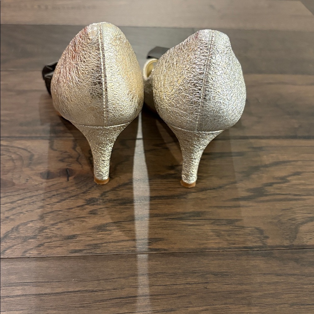 JCrew Collection Platinum Metallic Peep Toe Pumps with Dark Gray Satin Bow Sz 7 - Picture 4 of 10